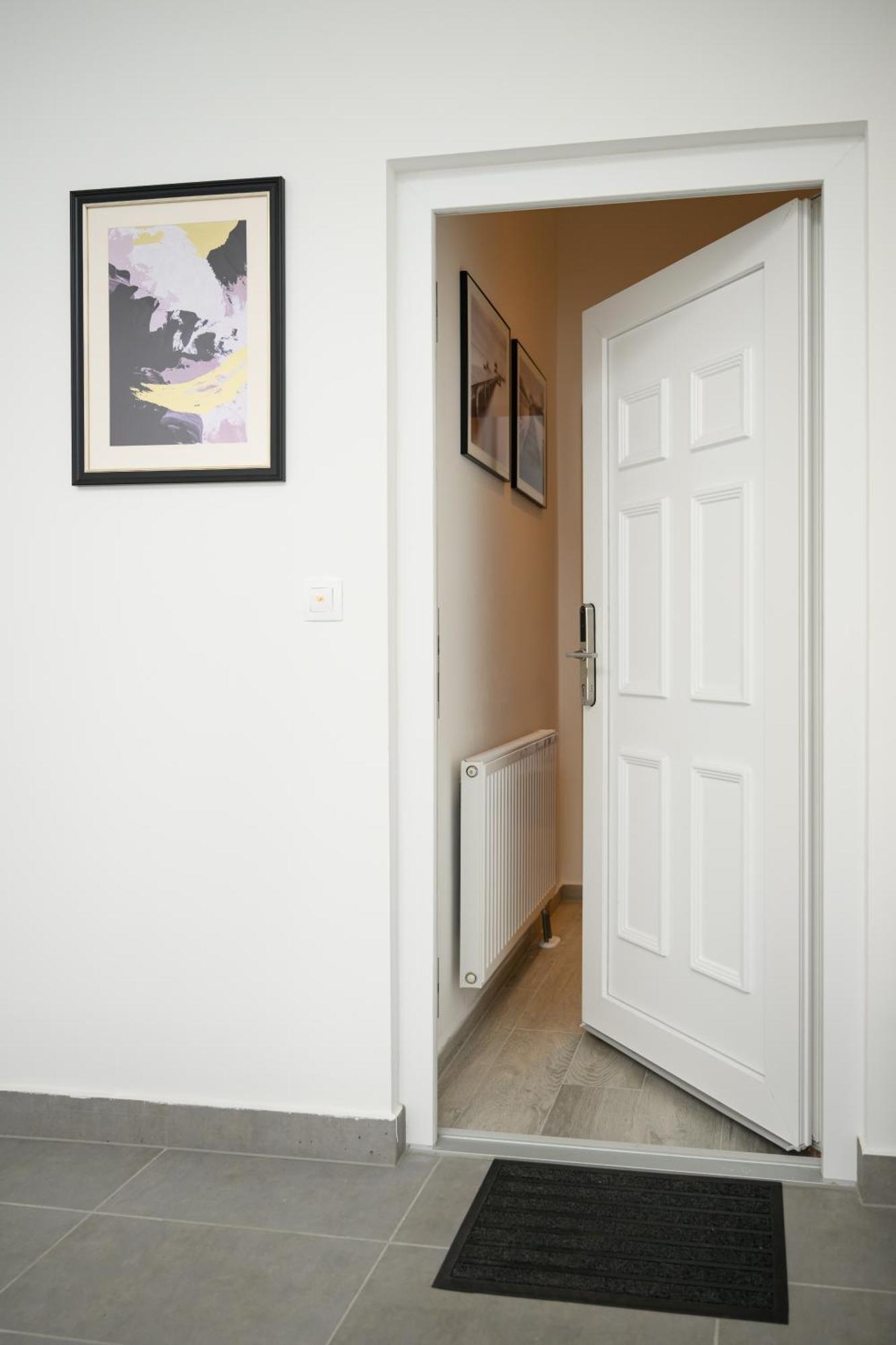 Domino Suite Eger Bagian luar foto
