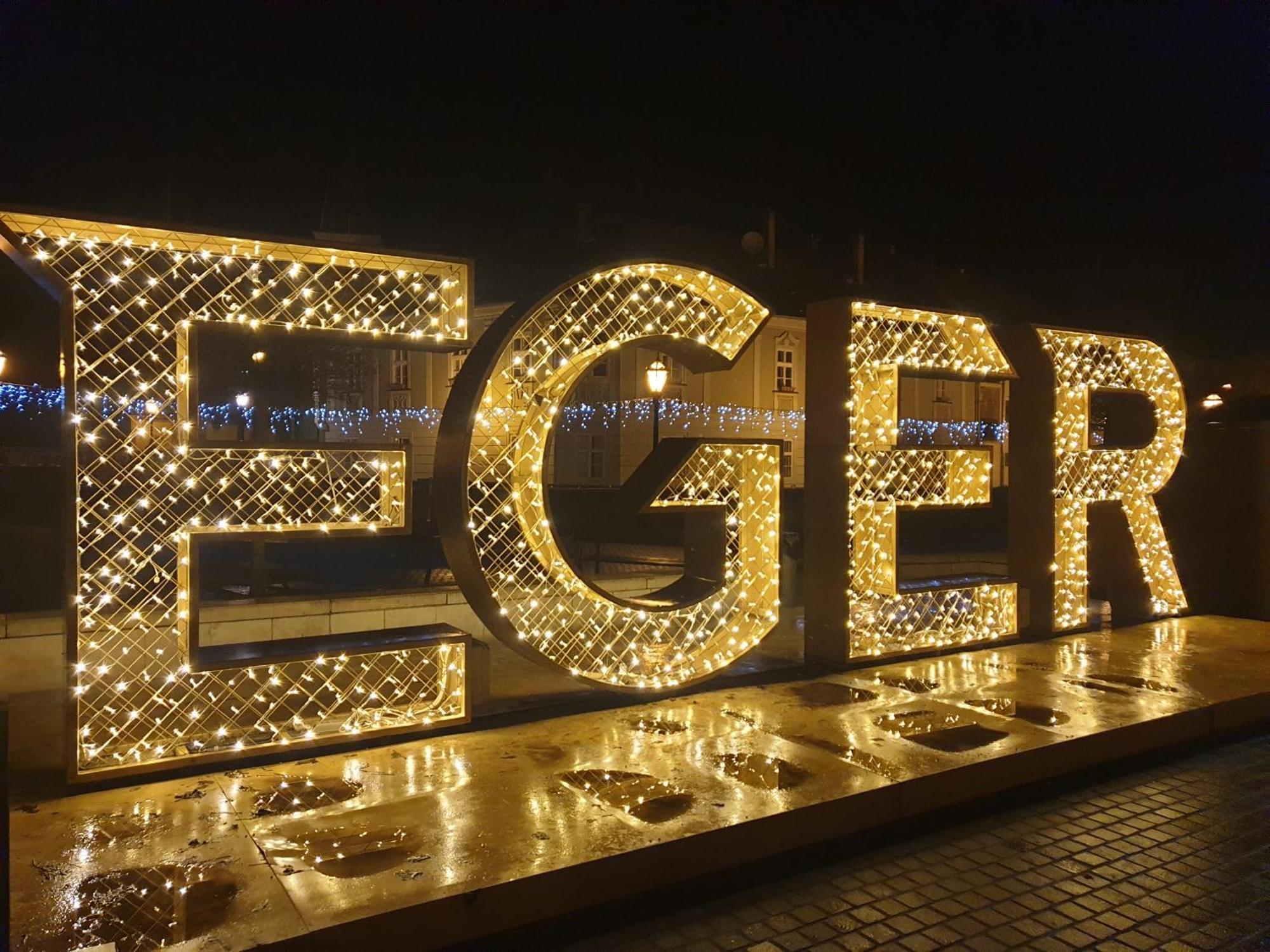 Domino Suite Eger Bagian luar foto