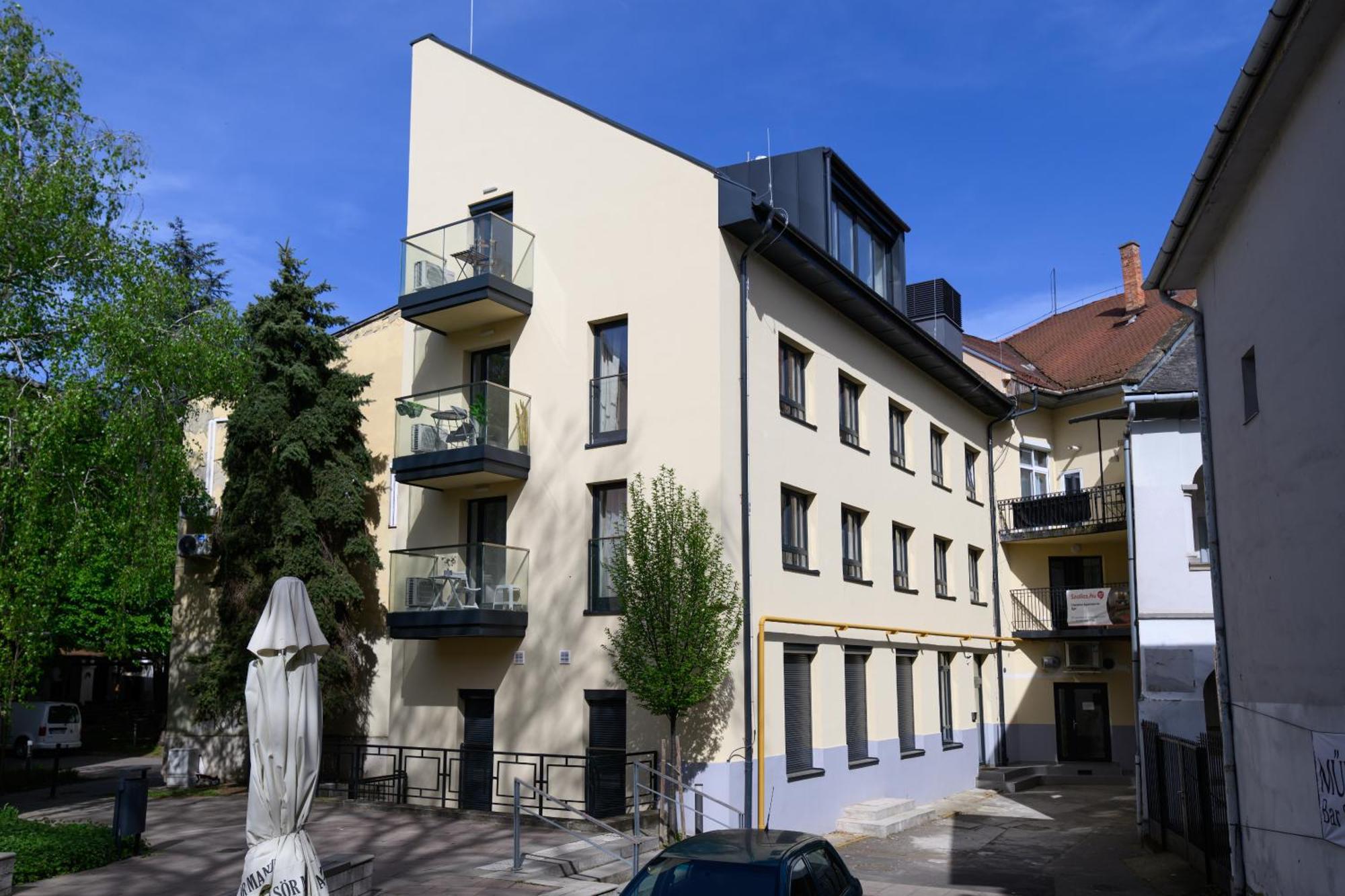 Domino Suite Eger Bagian luar foto